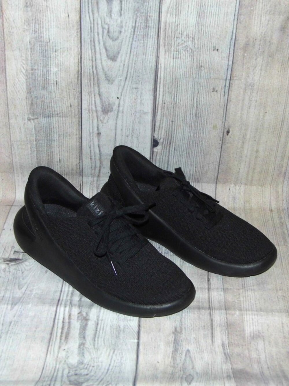 KIZIK Roamer Black Slip On Sneakers Womens Size 9.5